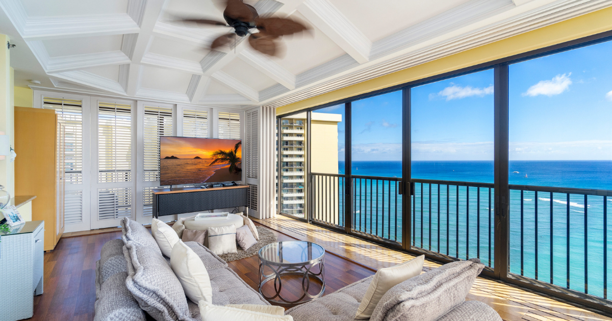 waikiki penthouse livingroom