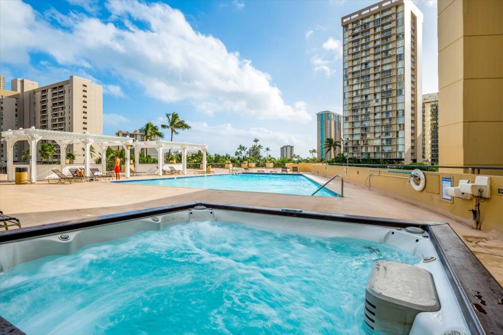 Hawaiian Monarch Pool