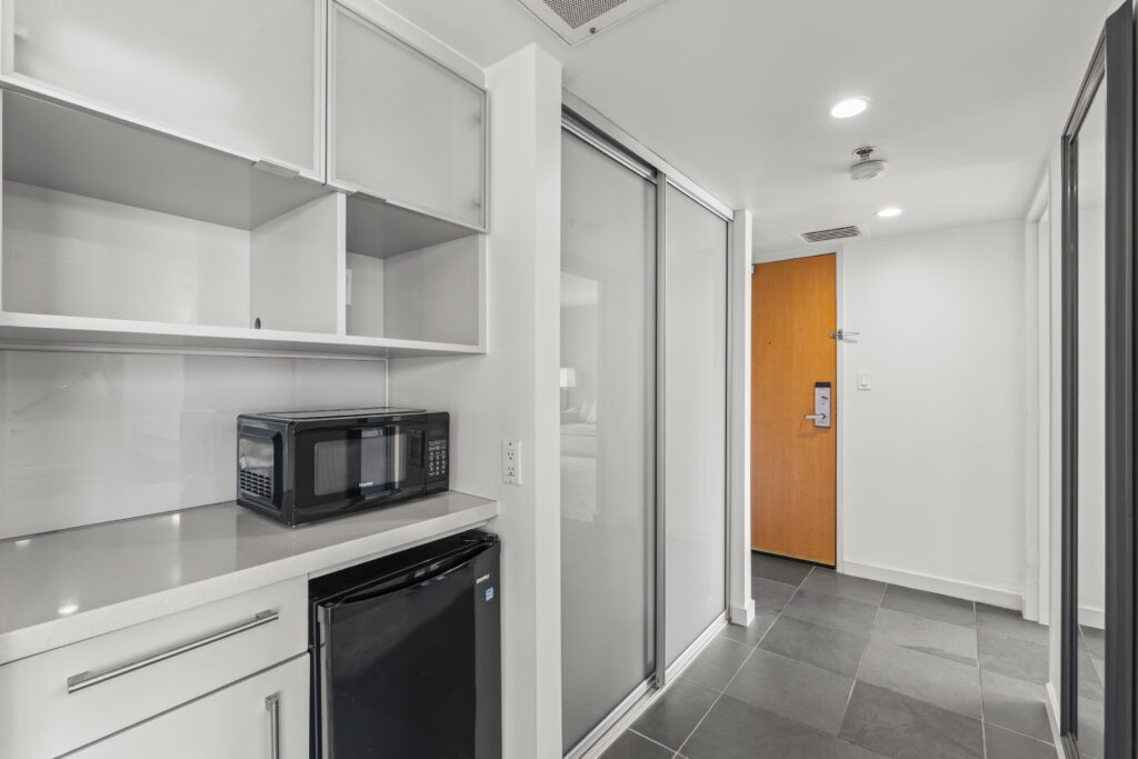 AMH1626 Kitchenette2